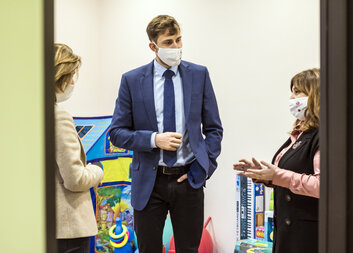 Charita Česká republika předala nábytek dětskému domovu